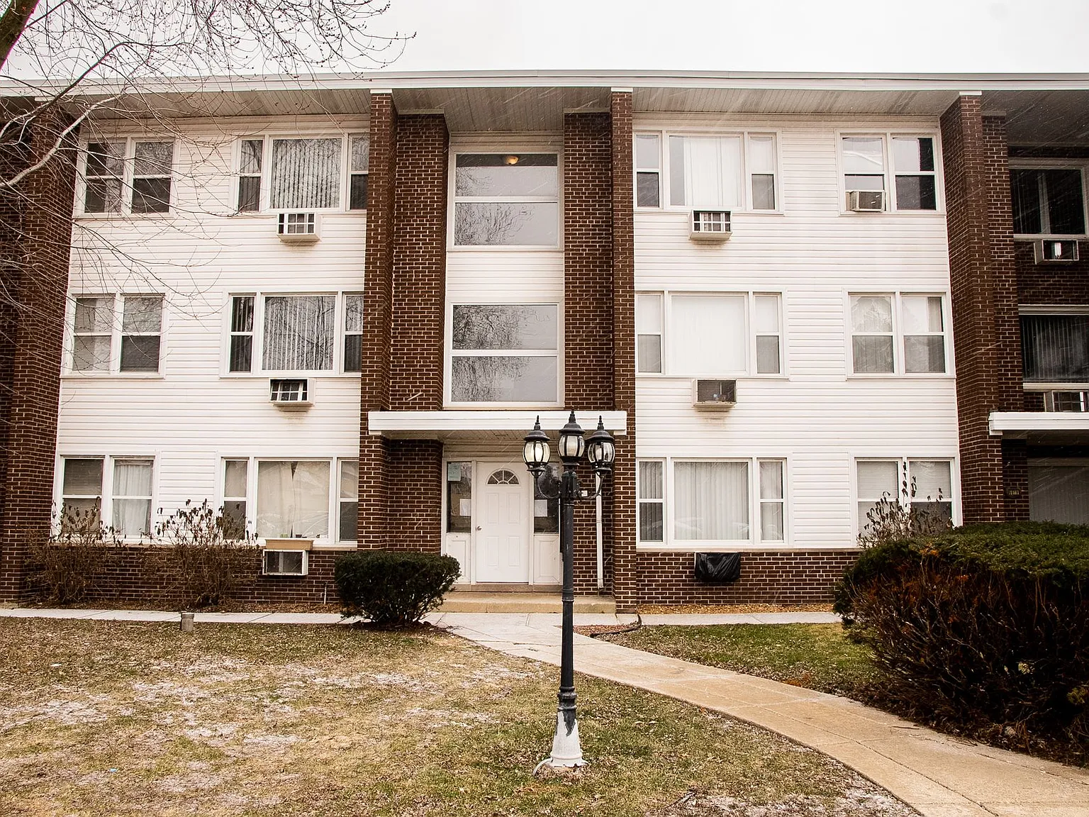 6615-19 Lloyd Dr — Photo 2