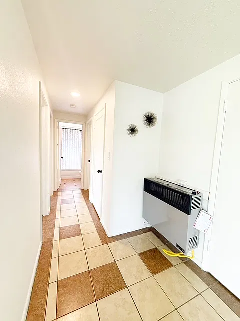1736 Houston Ave - 1738 — Photo 4
