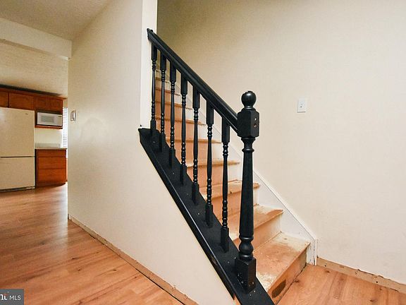 4th image of 6 Brighton Dr