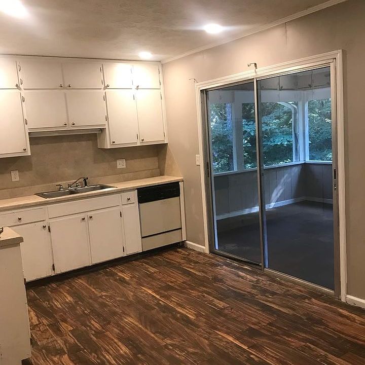 2nd image of 1763 Hi Roc Rd NE