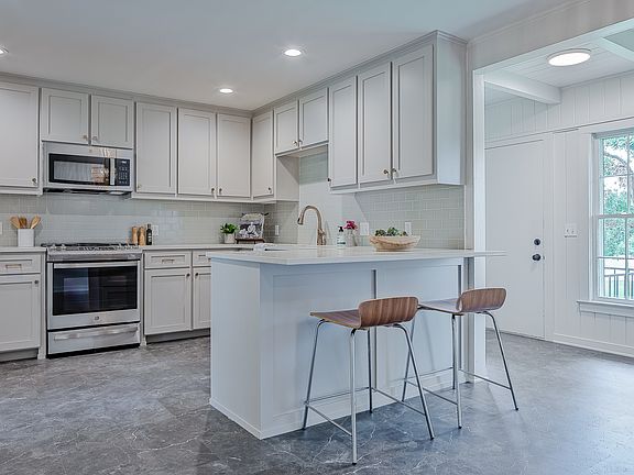 3rd image of 4703 Gilbert Dr