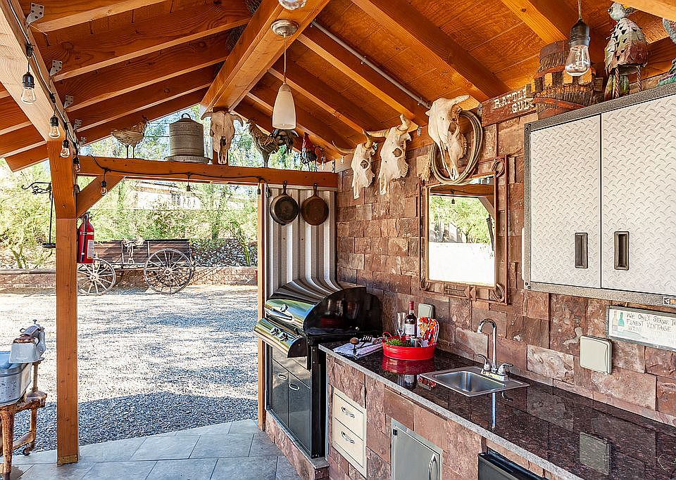 Fabulous Outdoor Kitchen