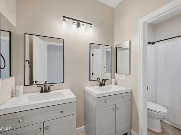 5515 S ROANOKE Street, Gilbert, AZ 85298