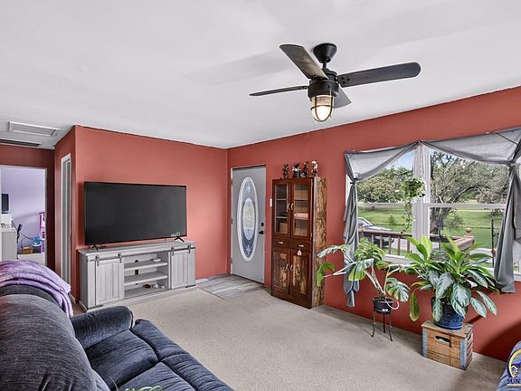 3rd image of 918 Forest Ave