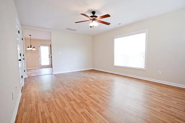 144 Stansbury Ln — Photo 6
