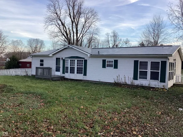 1293 W Oak St, Macy, IN 46951