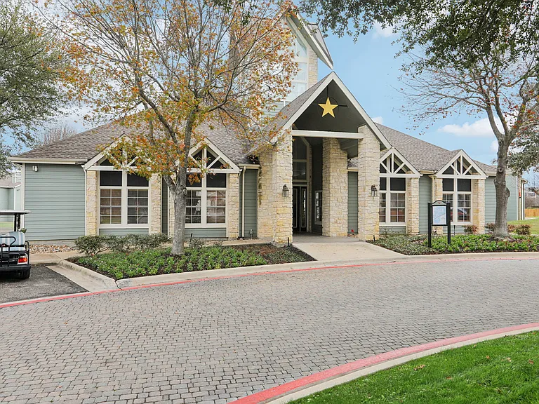 Stone Creek Apartments — Photo 44