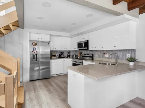 2 Kendall St Unit 2, Walpole, MA 02081