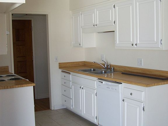 3rd image of 1605 Gina Dr