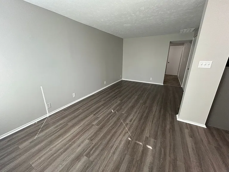 806 W 23rd Ave #18 — Photo 2