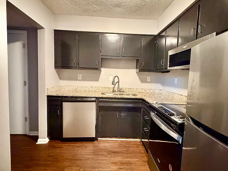 163 Lakeshore Dr #2 — Photo 6