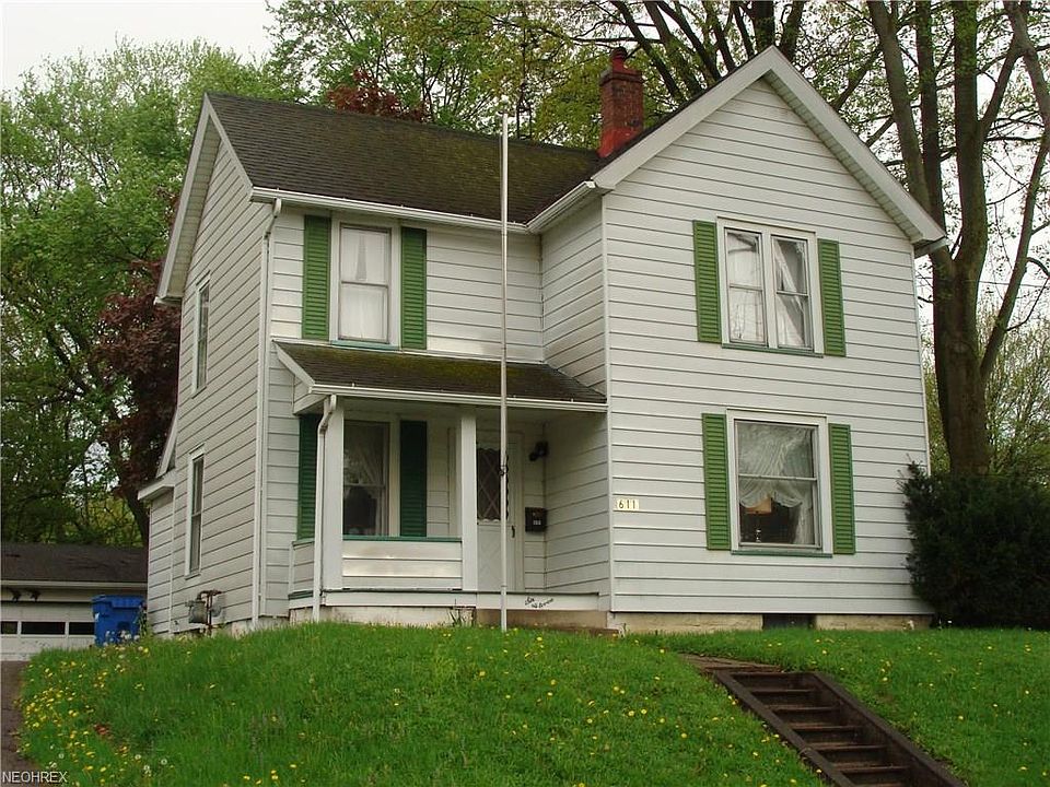 1st image of 611 W Wilson St