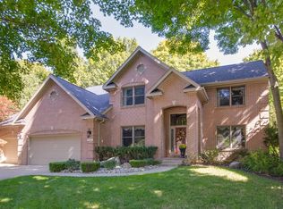 2712 Attenborough Cir, Lansing, MI