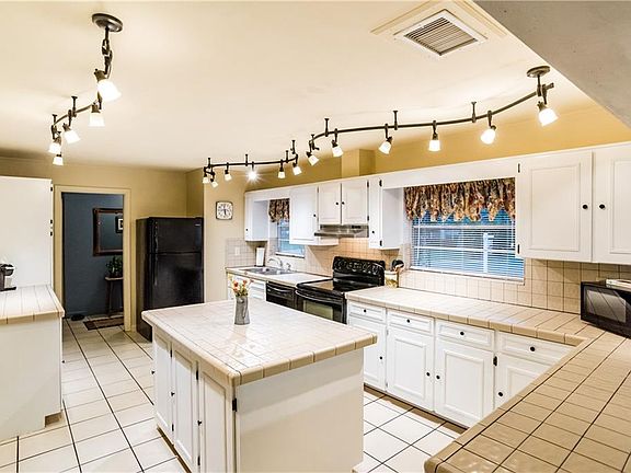 5th image of 2120 John Arthur Way