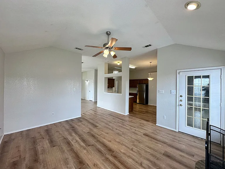 607 Hogan Dr — Photo 12
