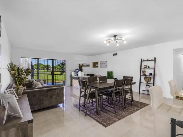 271 W Park Dr APT 7, Miami, FL 33172