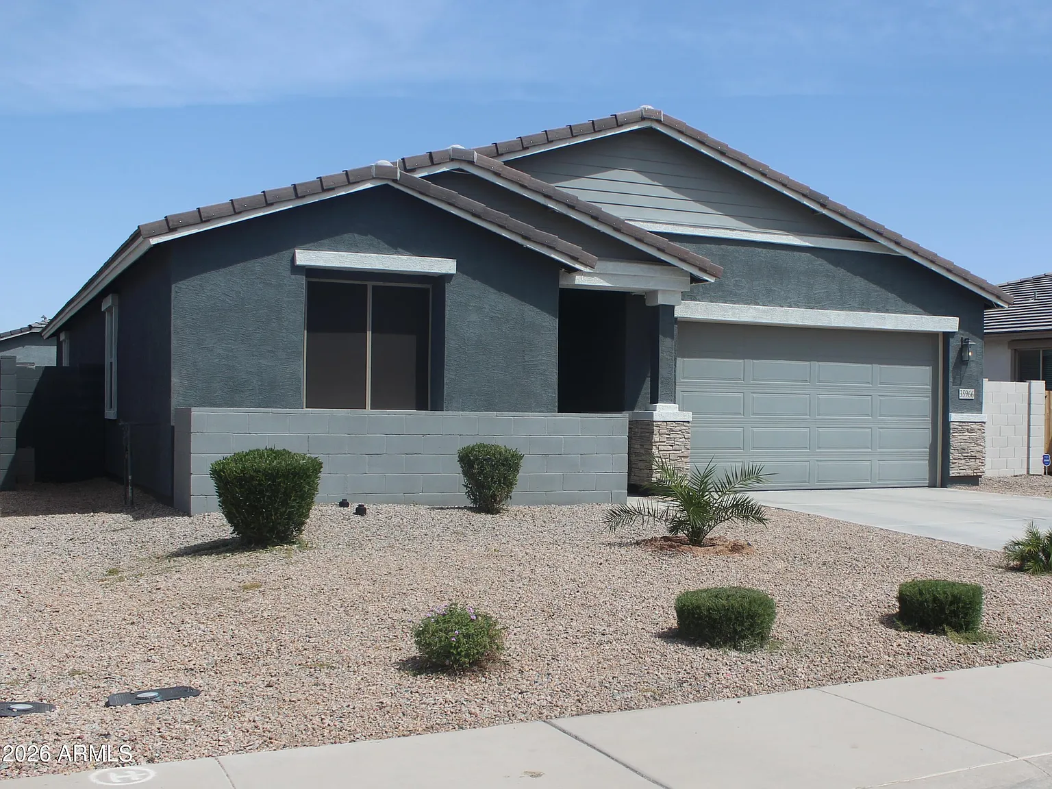 3 bed, 2.5 bath, 1983 sqft, $2,200 — Photo 2