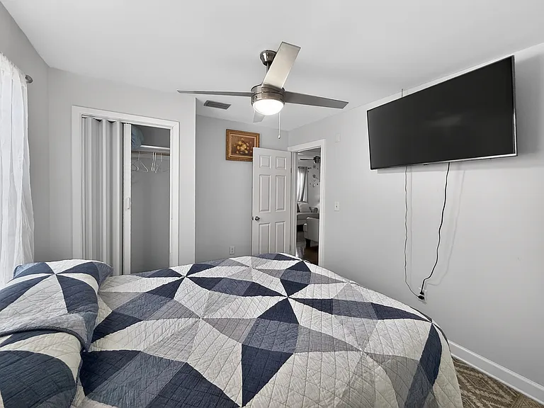 6416 N Orleans Ave — Photo 19