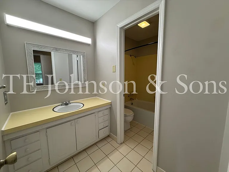 2722 Winslow Ln — Photo 33
