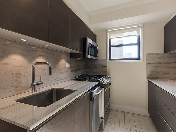 4th image of 226 E 12th St Unit 3C