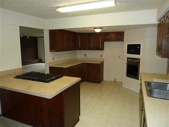 2nd image of 246 Bender Ave