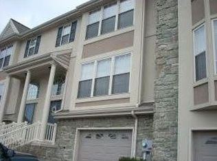 632 Lausch Ln, Lancaster, PA 17601