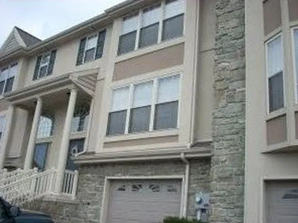 632 Lausch Ln, Lancaster, PA 17601
