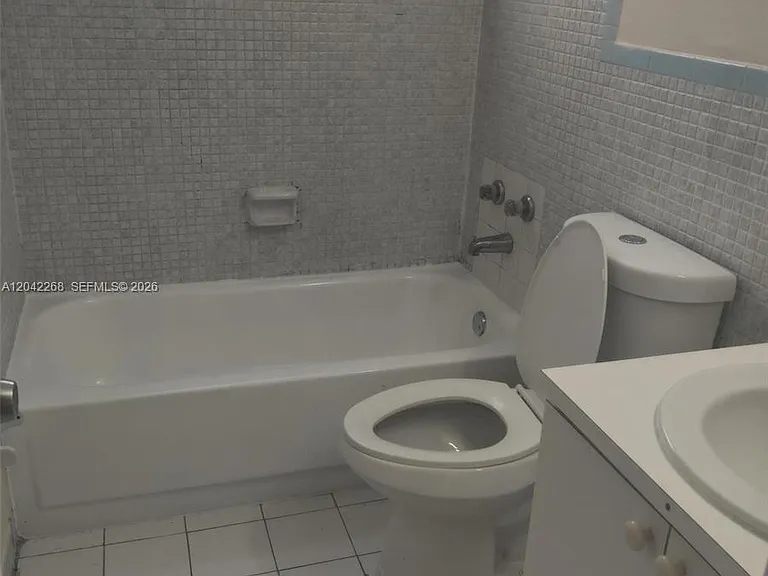 844 SW 10th St #3 — Photo 14