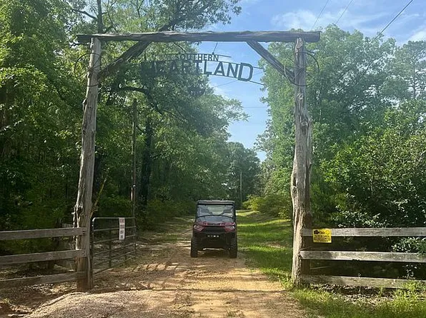 727 Milton Dumman Rd, Richton, MS 39476
