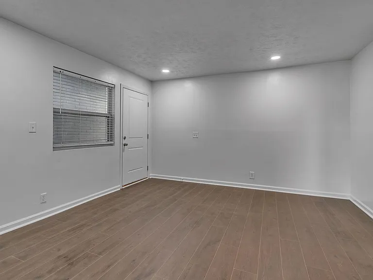 2714 Jefferson St — Photo 3