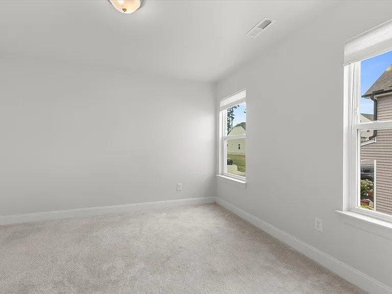 155 Bourne Dr — Photo 29