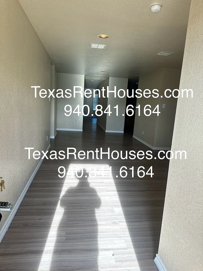 4 bed, 2.0 bath, 1948 sqft, $1,995 — Photo 4