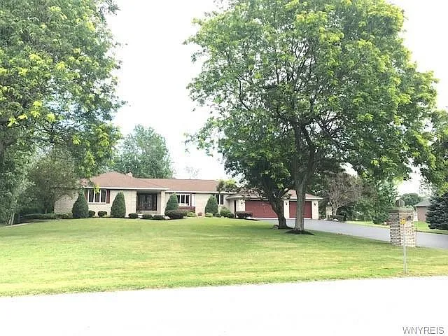7735 Northfield Rd photo 1