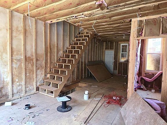3rd image of 2743 N Judson St