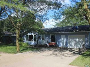 624 S Wipf St, Freeman, SD 57029