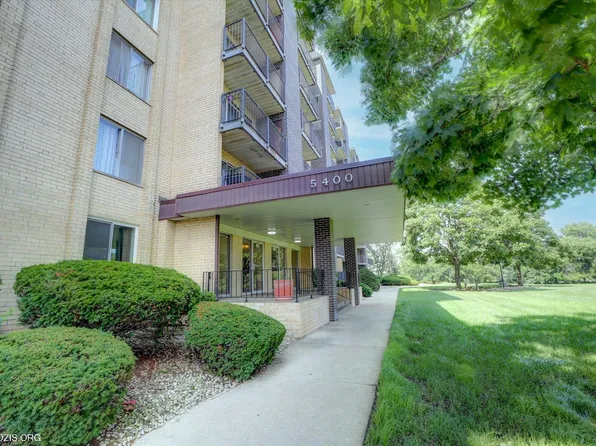 5400 Walnut Ave Unit 402, Downers Grove, IL 60515
