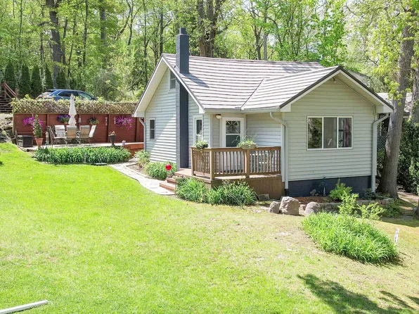 3274 Oakpark Ct, Milford, MI 48380