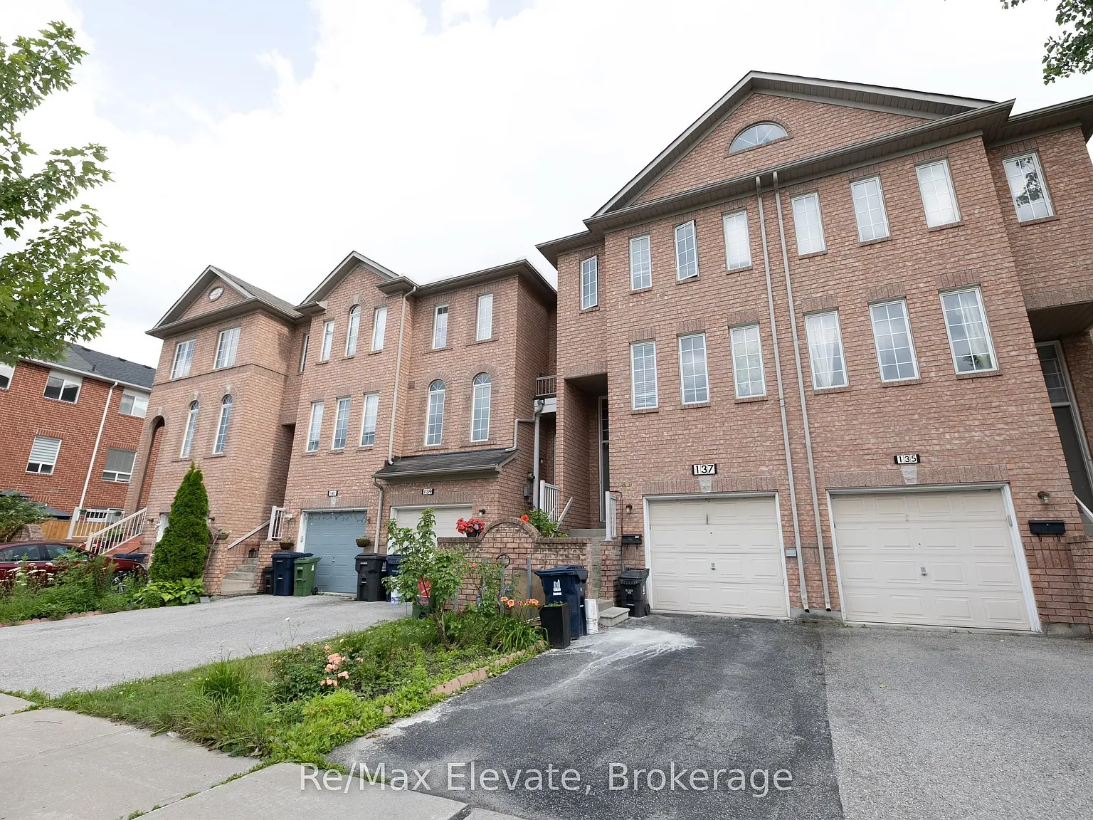 3 bed, $3,000 — Photo 2