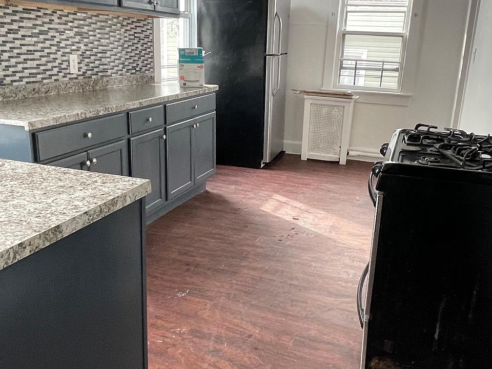1st image of 25 Marion Ave Floor 2