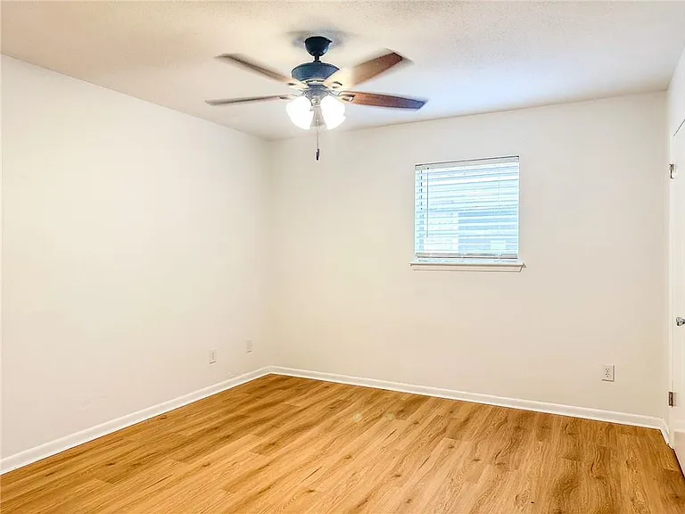 800 Martin Behrman Ave #205 — Photo 10