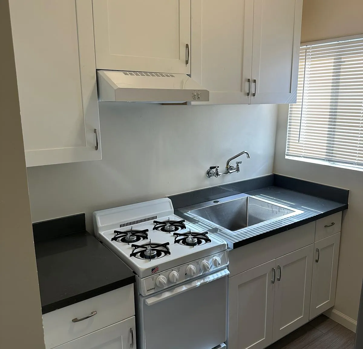 Studio, 320 sqft, $1,395 — Photo 4