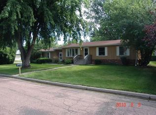 1704 Mission Ct, Huron, SD 57350