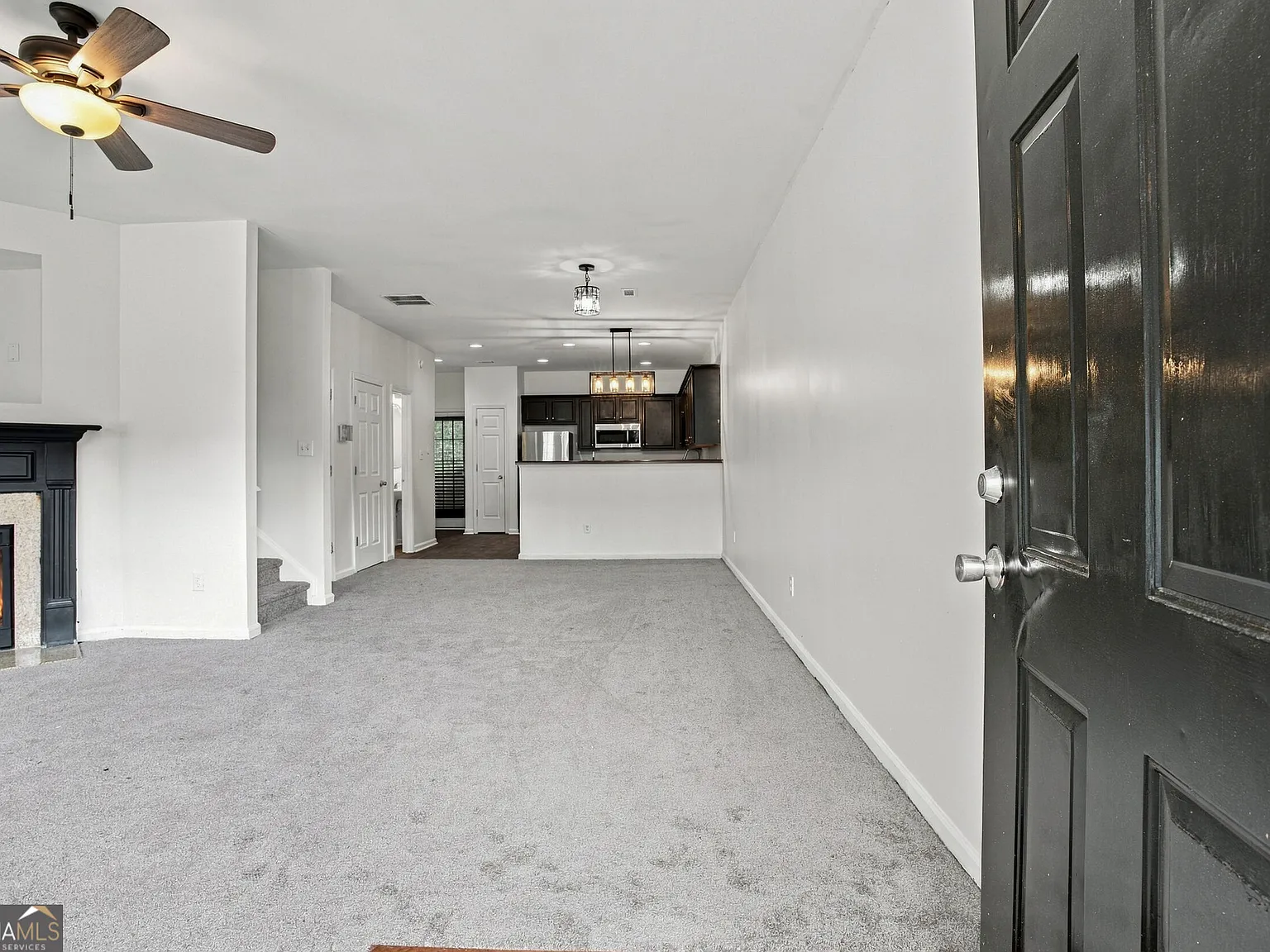 3 bed, 2.5 bath, 1600 sqft, $1,650 — Photo 4