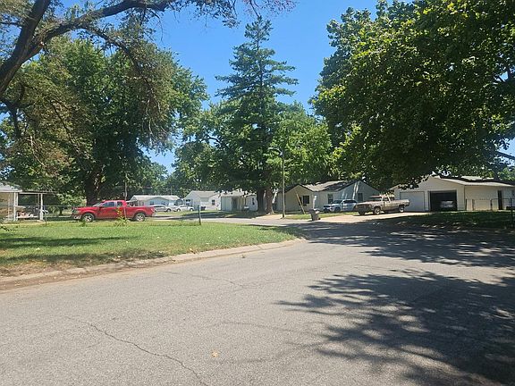 4th image of 305 S Lamar Ave