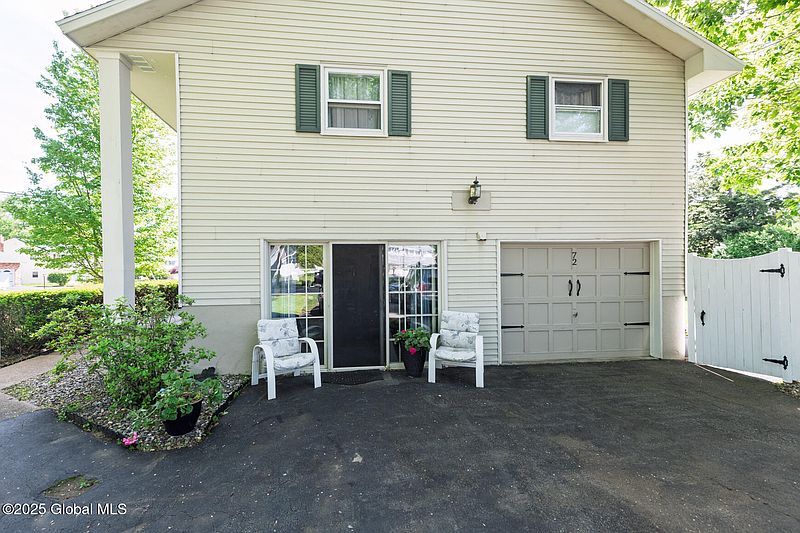 5th image of 72 Crestwood Drive