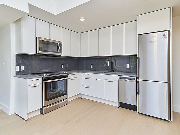 3rd image of 542 W 153rd St #403-1