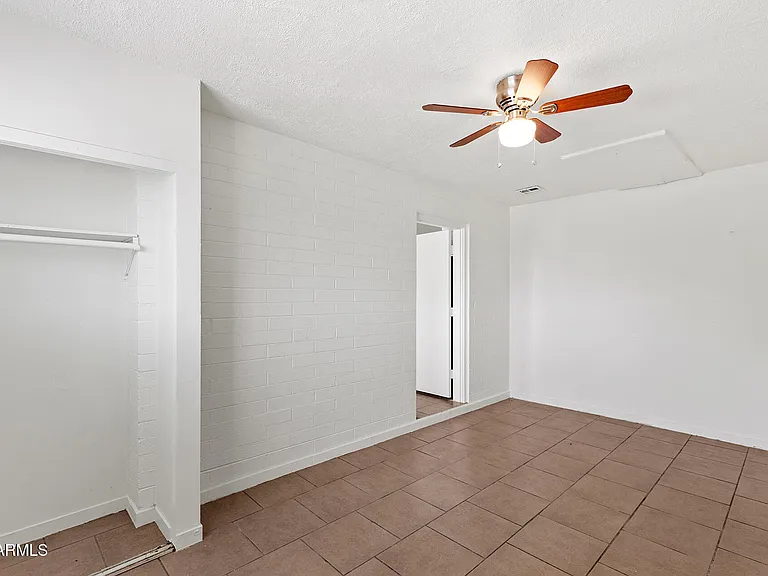 2246 W Sierra St — Photo 14