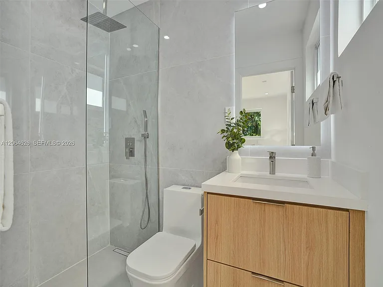 2380 NE 184th Ter — Photo 32