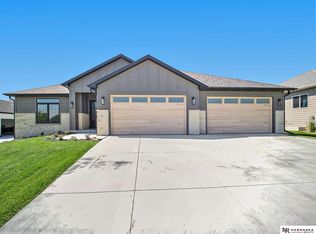 8811 Chaparral Ct, Lincoln, NE 68520