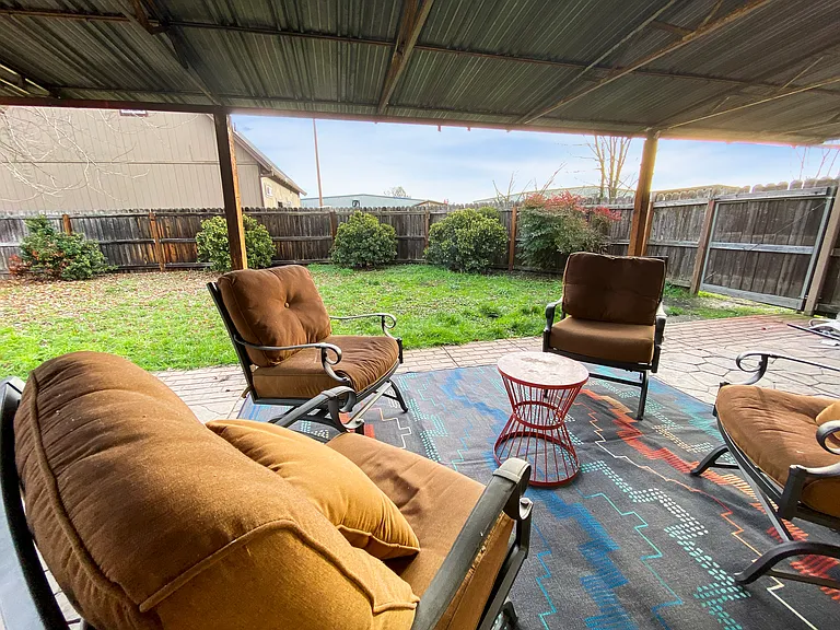 1302 Ross Ln N — Photo 34